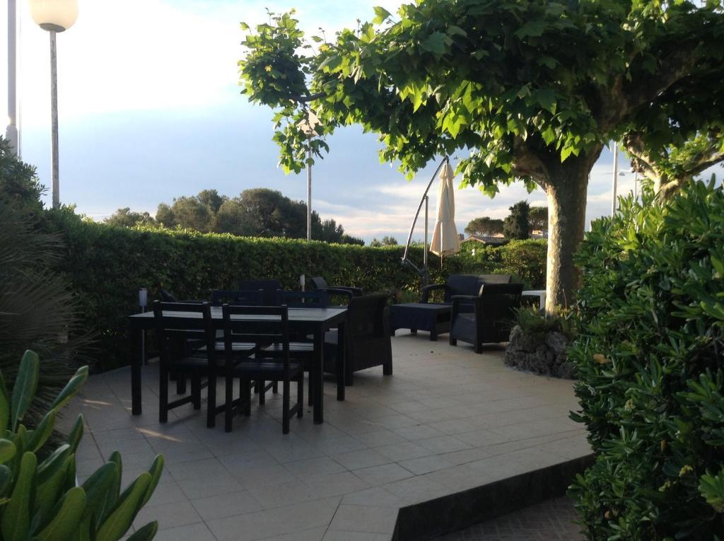 Hotel La Caravelle Fréjus Esterno foto