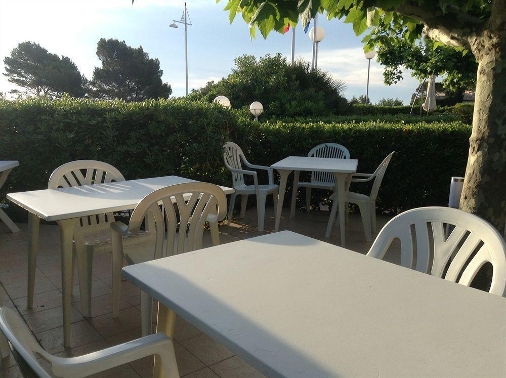 Hotel La Caravelle Fréjus Esterno foto